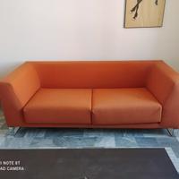 Divano arancione 2 post