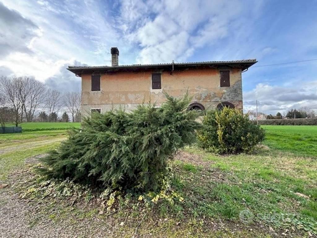 Rustico / Casale di 1100 m² con più di 5 locali a - Vista 2