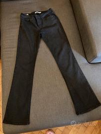 Jeans Levi’s attillati da donna