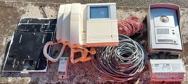 Kit videocitofono BTicino Terraneo con tre monitor