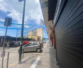 NEGOZIO A NAPOLI