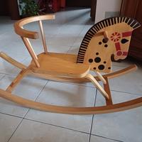 cavallo a dondolo in legno