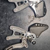 PEDANE RSV4/TUONO V4/RSV 1000 NEW