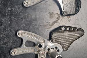 PEDANE RSV4/TUONO V4/RSV 1000 NEW