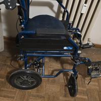 Sedia disabili e deambulatore