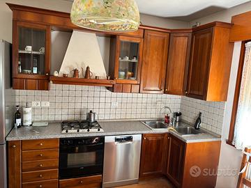 Cucina in legno massello completa