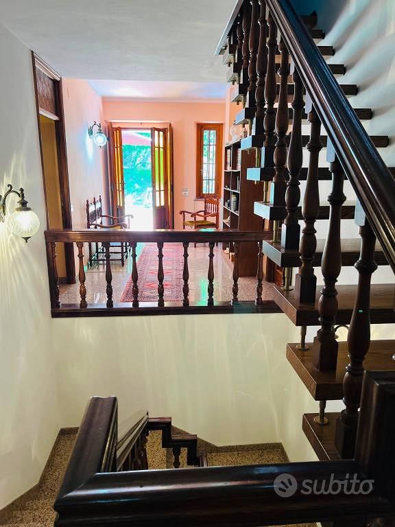 Villa di 420 m² con più di 5 locali e box auto a C - Vista 2