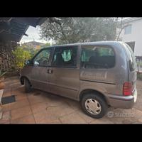 Nissan Serena storica