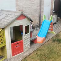 casetta e scivolo per bambini 