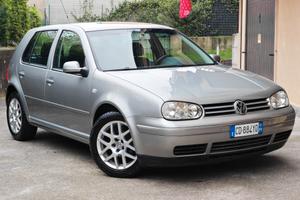 Volkswagen Golf 1.6 BENZINA 105cv Highline / 81.00