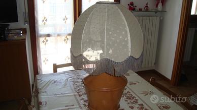 Lampada da tavolo paralume