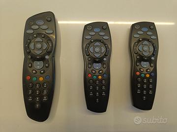 n.3 telecomandi SKY