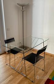 Tavolo in vetro e metallo - design moderno minimal