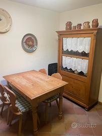 Credenza e tavolo in stile tirolese