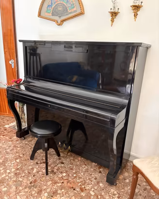 Pianoforte verticale STEINBACH nero- lucido