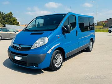 Opel vivaro 9 posti 2010