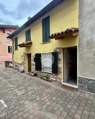 3 LOCALI A MONCALVO