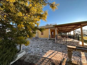 Villino in campagna con terreno di mezzo ettaro