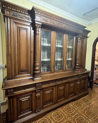 Credenza in legno intarsiato