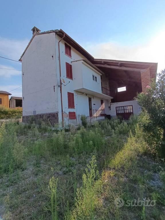 Rustico / Casale di 185 m² con più di 5 locali e b - Vista 2