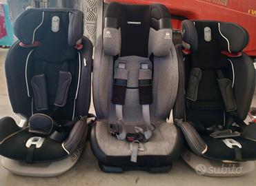 3 seggiolini auto con attacco isofix  25 € l' uno