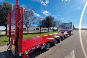 Semirimorchio ribassato 4 assi con rampe