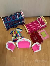 Mobili per casa delle bambole