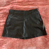 Gonna pantalone nera similpelle Stradivarius L