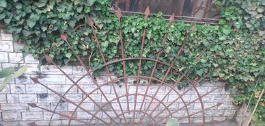 Inferriata a raggiera con aste a lancia