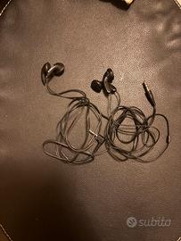 Due auricolari con filo