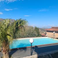 Villa con piscina e terreno indipendente