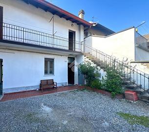 CASA DI CORTE A RESCALDINA