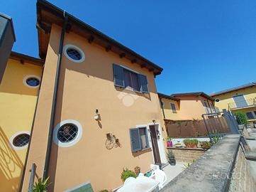 VILLA A SCHIERA A NEPI