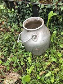 Bidone piccolo del latte….