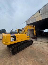 ESCAVATORE KOMATSU