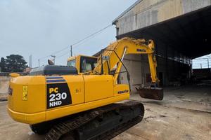 ESCAVATORE KOMATSU