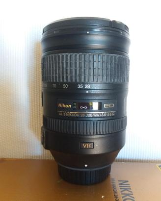 Nikon Nikkor 28-300mm f3.5-5.6 G ED VR