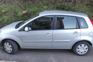 Ford Fiesta 1.2 benzina 2008 - Neopatentati