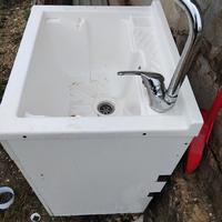 lavandino in vetro resina con rubinetto 