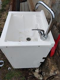 lavandino in vetro resina con rubinetto 