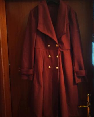 cappotto colore bordeaux 