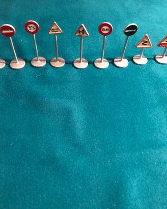 Set 12 Segnali Stradali Dinky Toys Meccano Metal