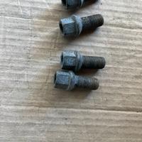 4 bulloni ruota per vw golf 5