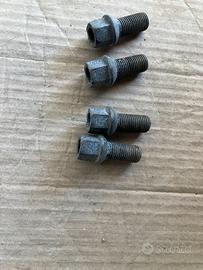 4 bulloni ruota per vw golf 5