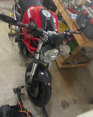 Ducati monster 696+