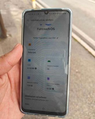 Un telefono usato per un mese, con tutti i suoi ac