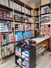 scaffali arredo negozio