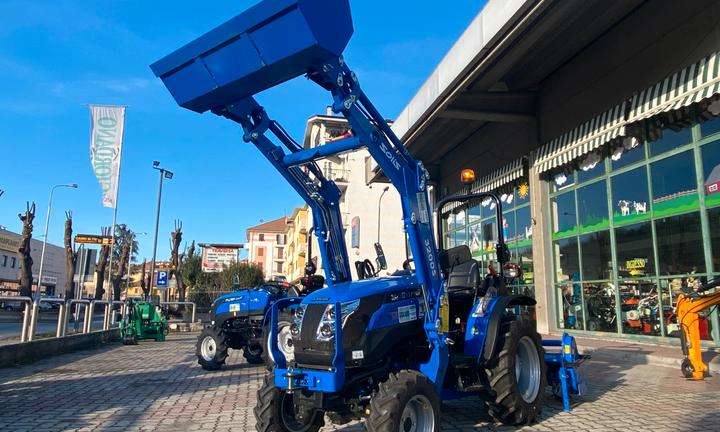 Trattore SOLIS S26 Caricatore Ant. Sfilabile Benna