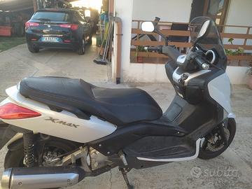 Moto Scooter X MAX 250 