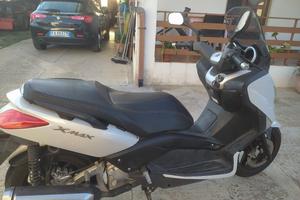 Moto Scooter X MAX 250 